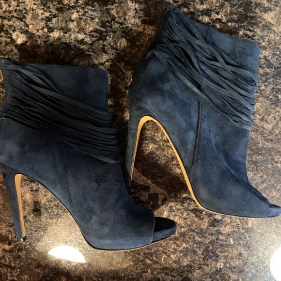 Shoes - Picture 4 of 10